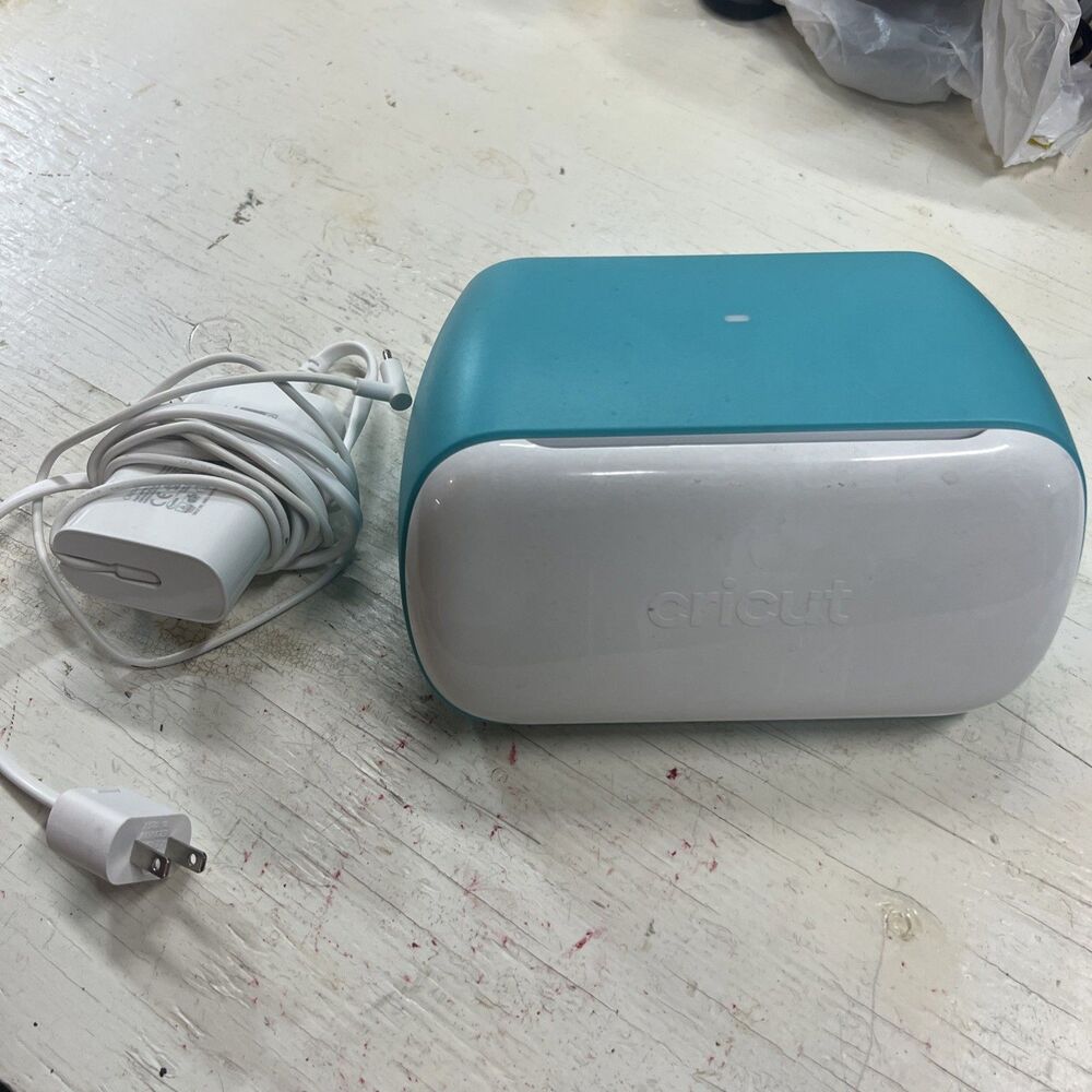CRICUT JOY COMPACT SMART CUTTING MACHINE , MODEL # JCTR101 Working